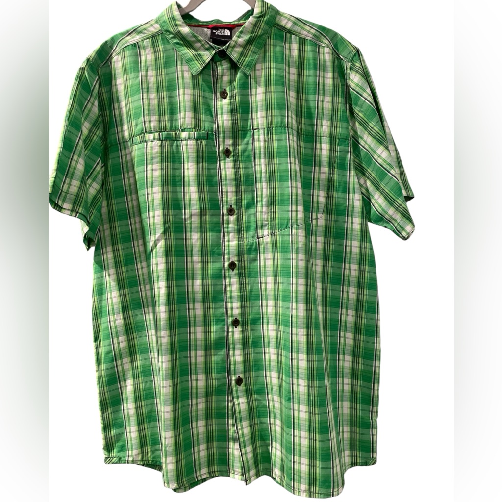 North Face Men’s Short Sleeve Green Plaid Large Button Up Hiking Shirt